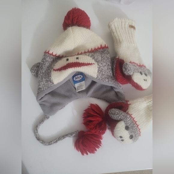 Womens or adult size wool delux hat and mittens in color red , cream and grey. - Picture 1 of 6